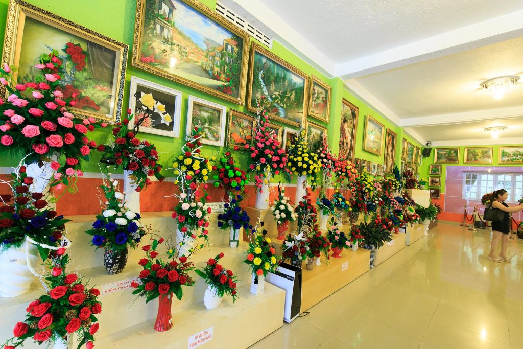 Phòng trưng bày hoa khô công nghệ Nhật Bản.