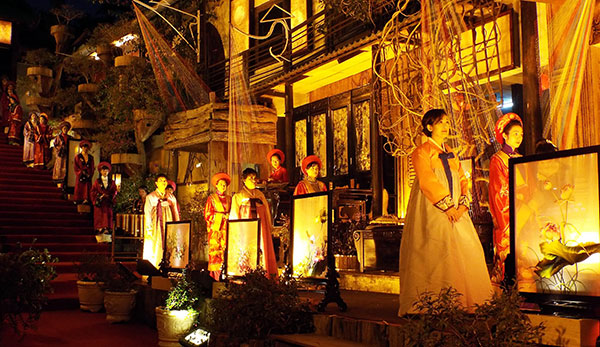 Một trong những hoạt động giao lưu và quảng bá văn hóa truyền thống diễn ra tại XQ Đà Lạt.