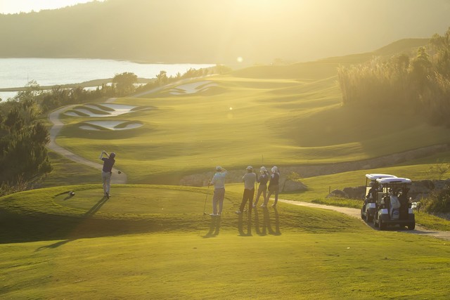 Sân golf Đà Lạt 1200 đạt tiêu chuẩn quốc tế 18 lỗ. 