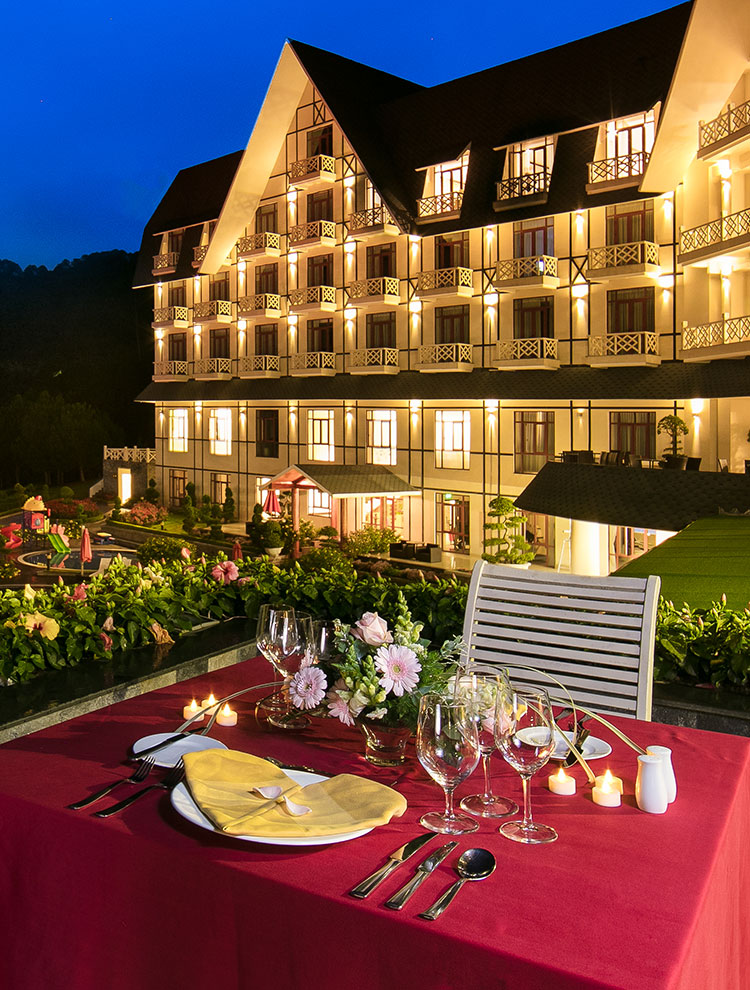 Swiss Belresort là 1 khu nghỉ dưỡng tích hợp nhiều tiện nghi, như là: phòng nghỉ, nhà hàng, spa, ...
