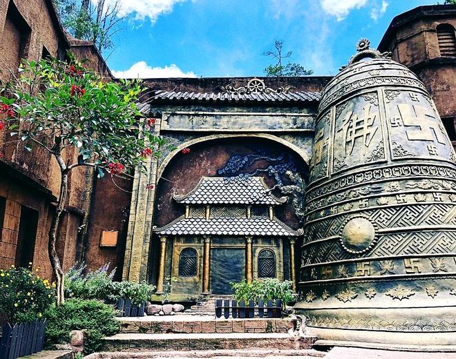 Công trình Thiền viện Trúc Lâm thu nhỏ tại Đường hầm đất sét Đà Lạt. 