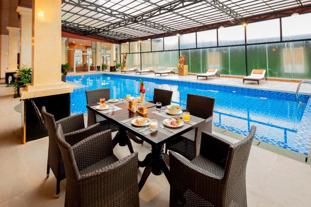 Bồ bơi tại LaDalat Hotel 