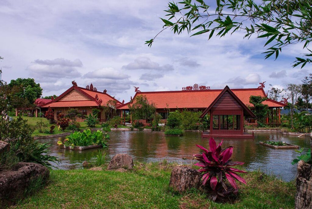 Khuôn viên rộng lớn và vô cùng thanh tịnh tại chùa Di Đà Bảo Lộc